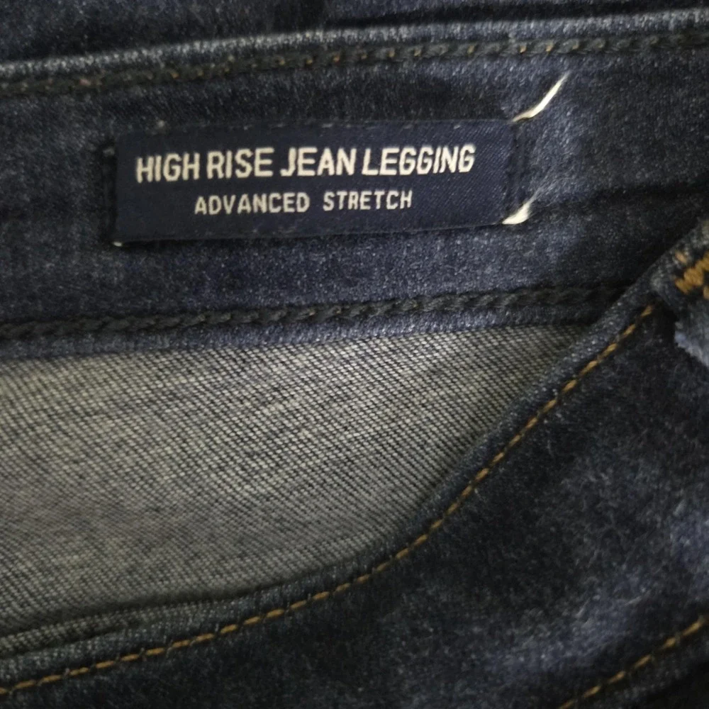 Hollister brand style